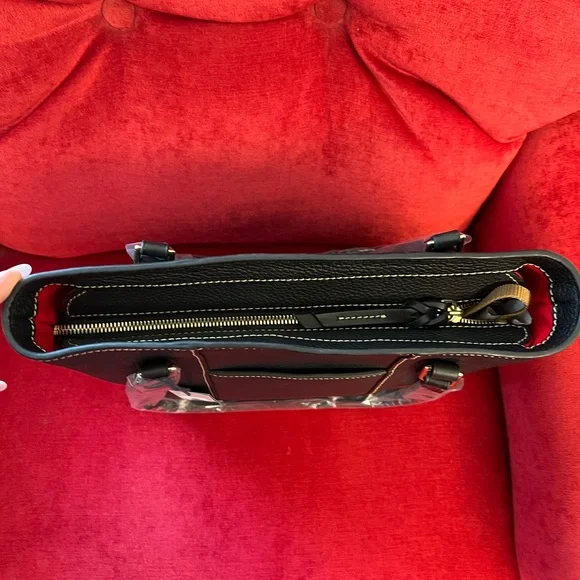 Brand new!! Dooney & Bourke small Lexington tote in black in bag w/ dust bag - Picture 9 of 11